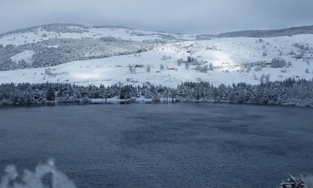 Le lac d'Issarlès en hiver